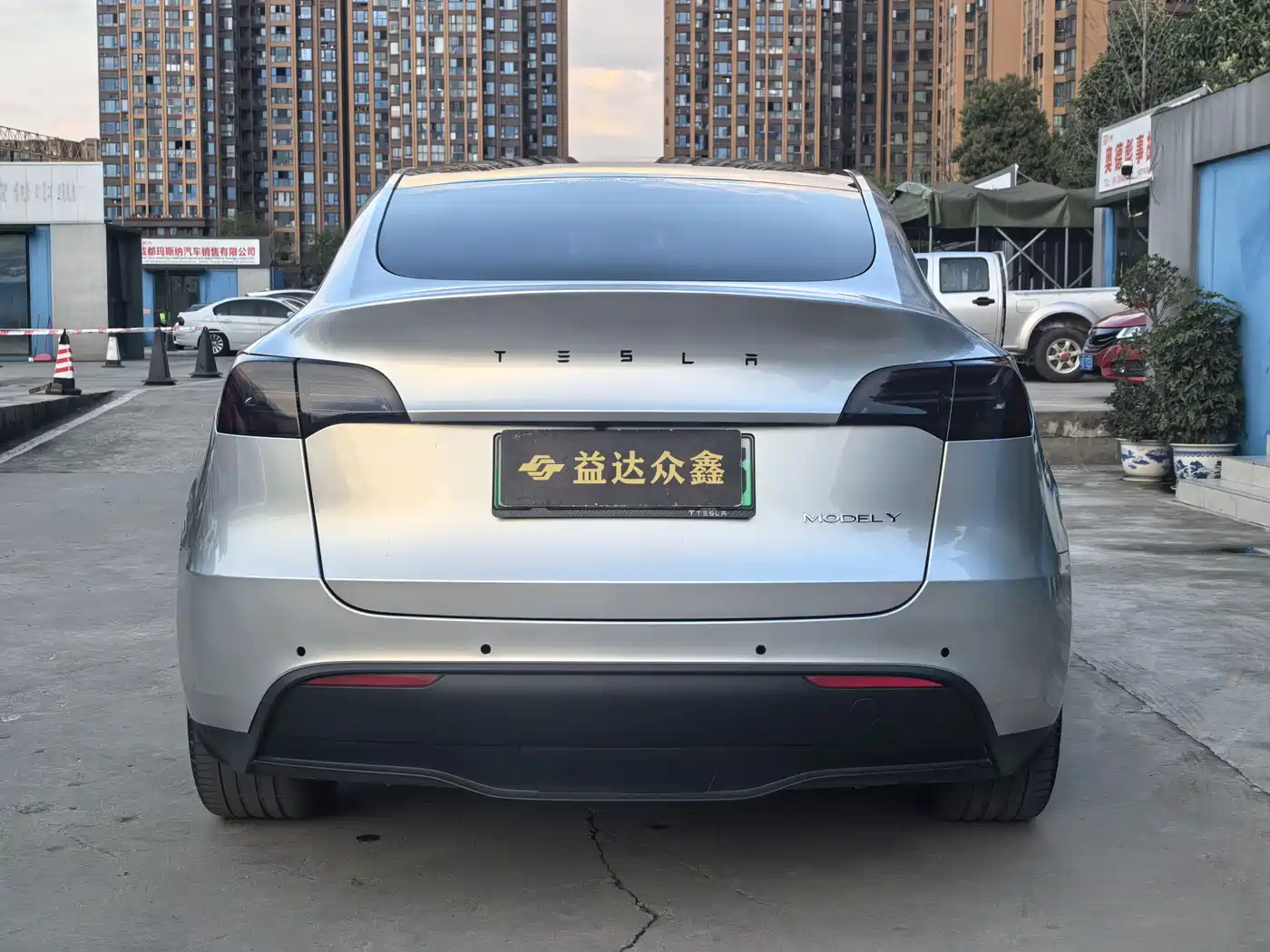 TESLA MODEL Y