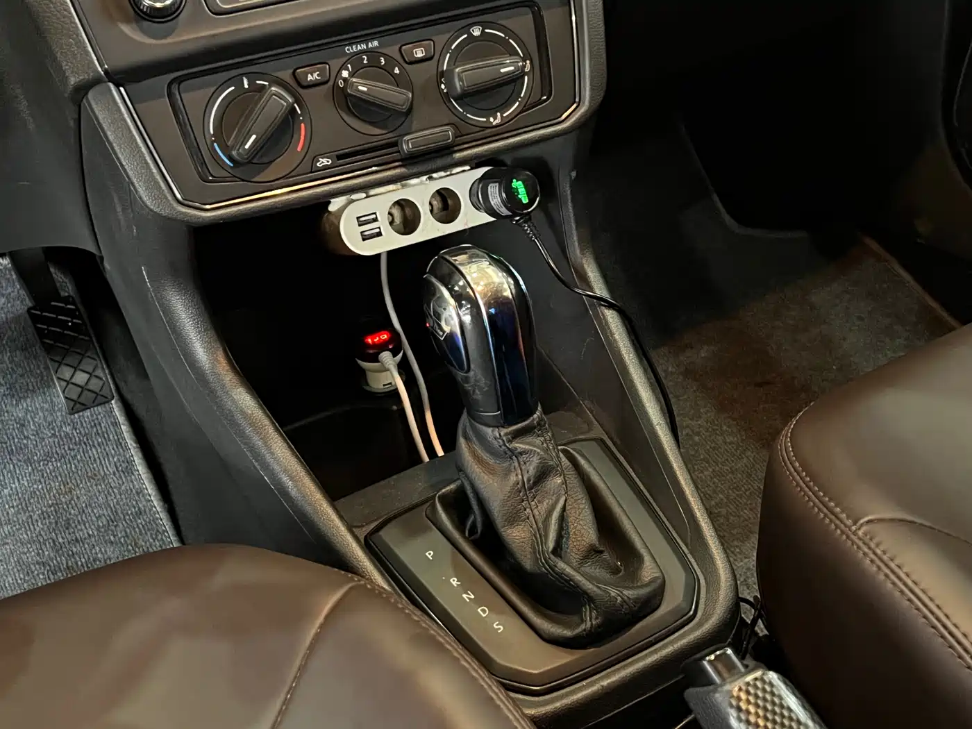 Volkswagen Santana 2016 1.6L Automatic Trend Edition фото 12