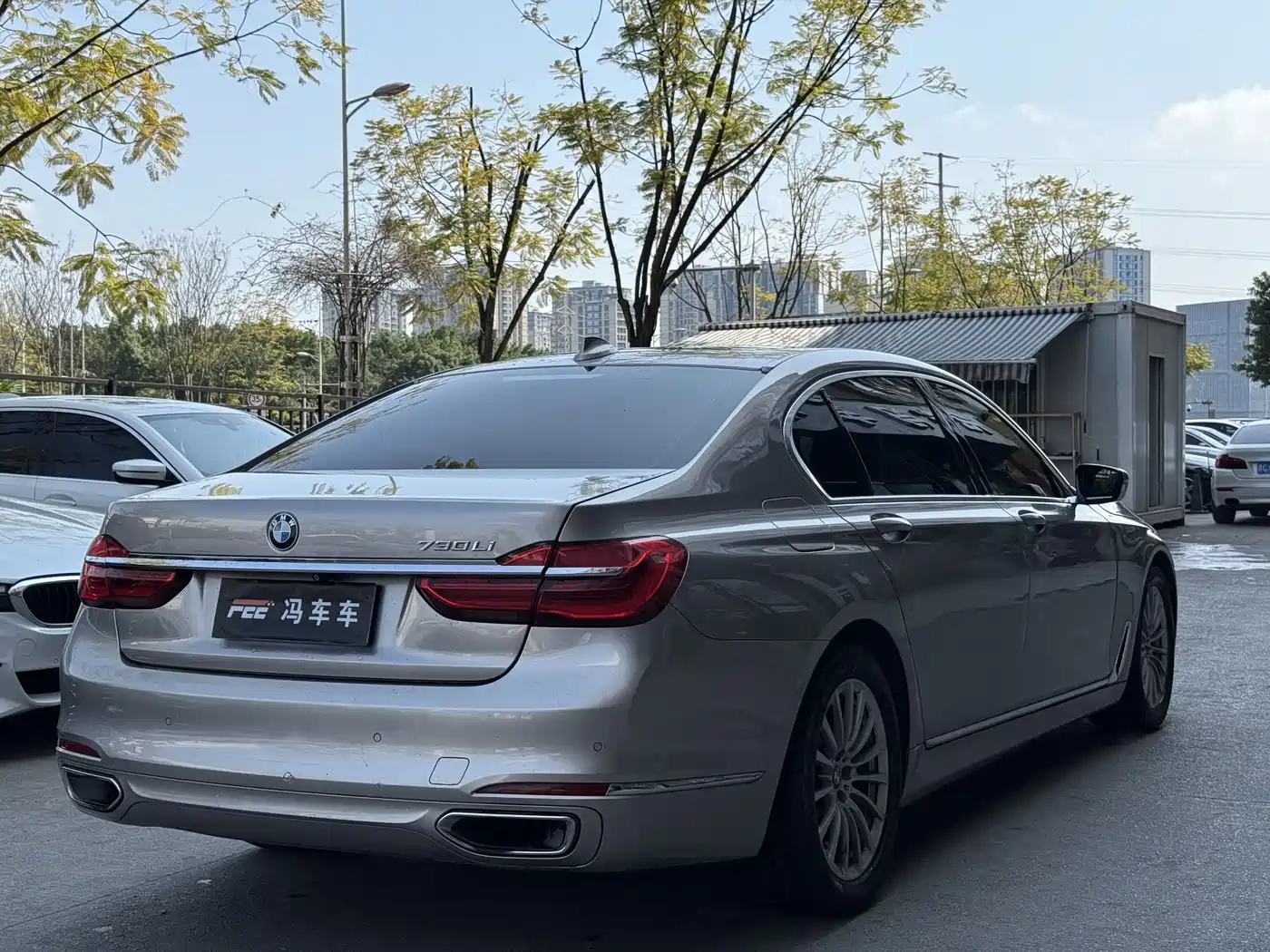 BMW 7 Series 2017 730Li Leading Edition фото 13