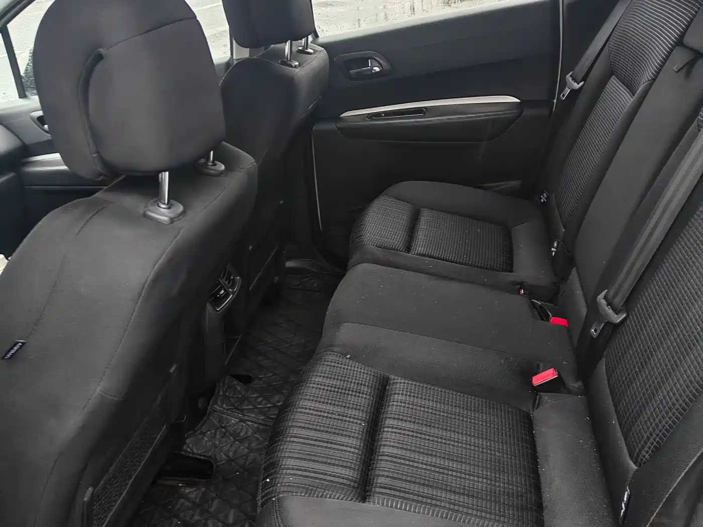 Peugeot 3008 2016 2.0L Automatic Standard Edition фото 6