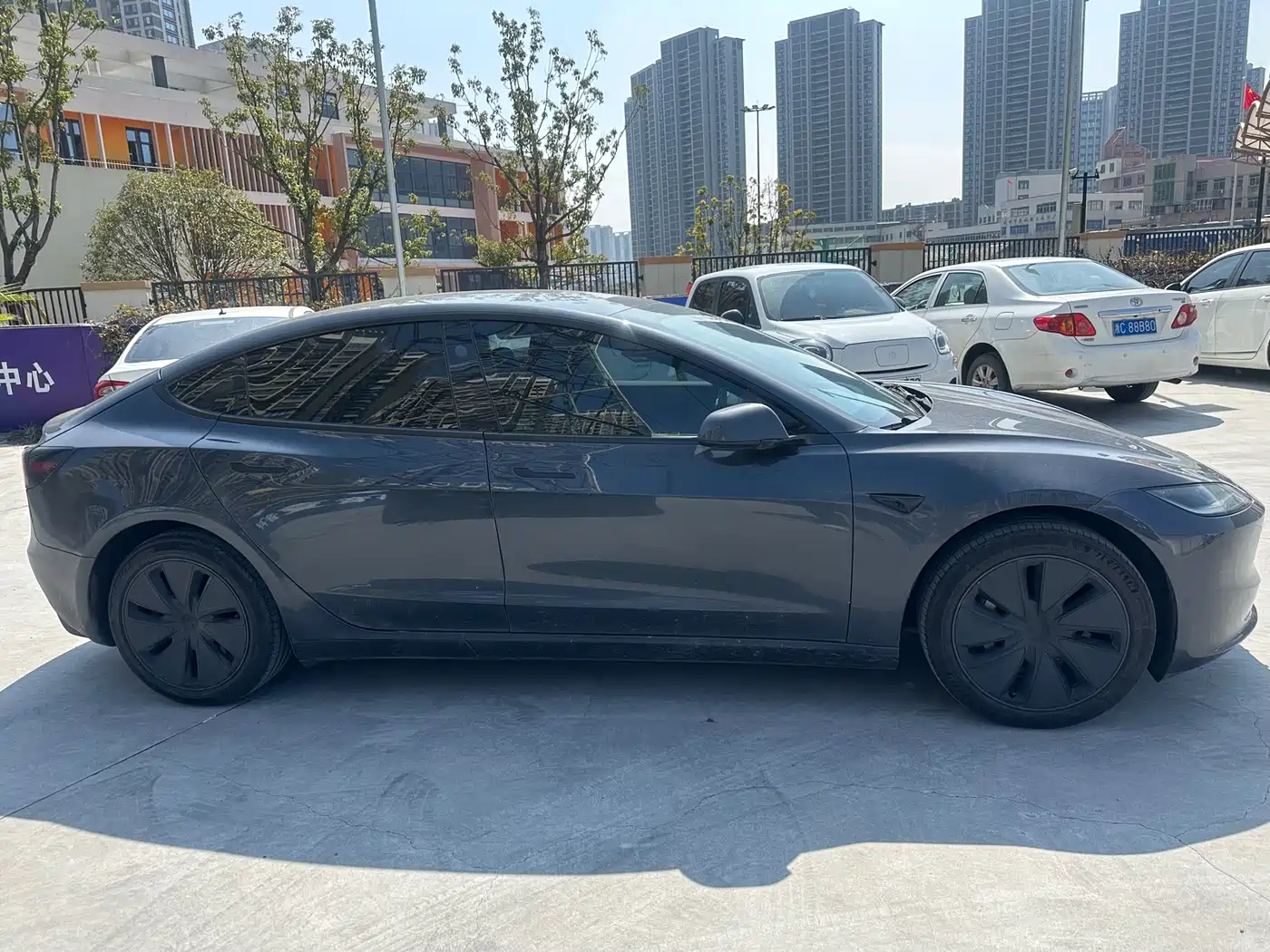TESLA MODEL 3