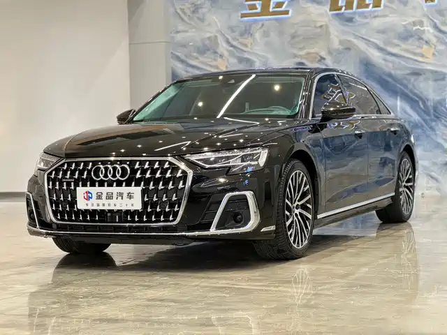 AUDI A8 2024