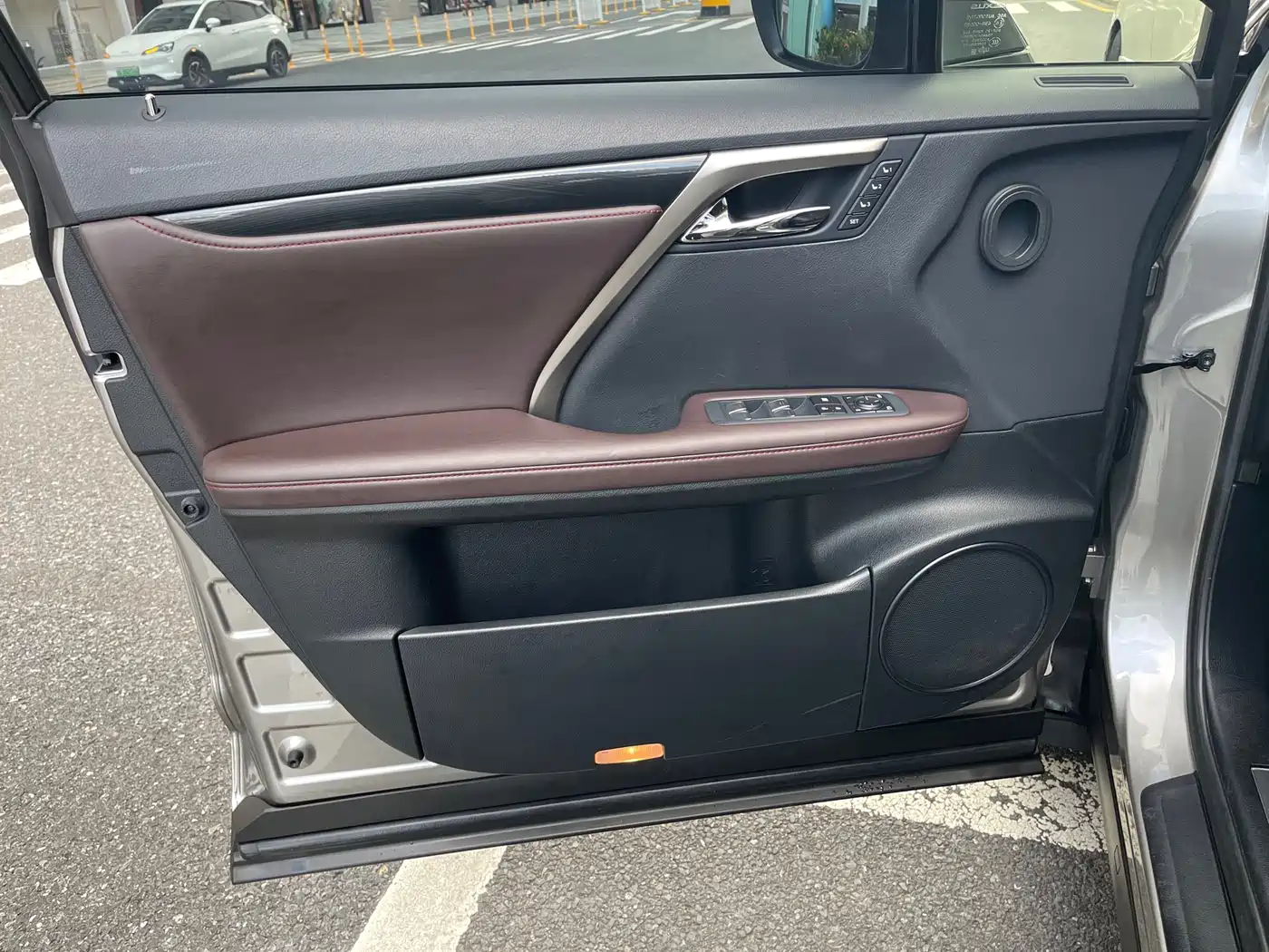 Фото 25 - Lexus RX