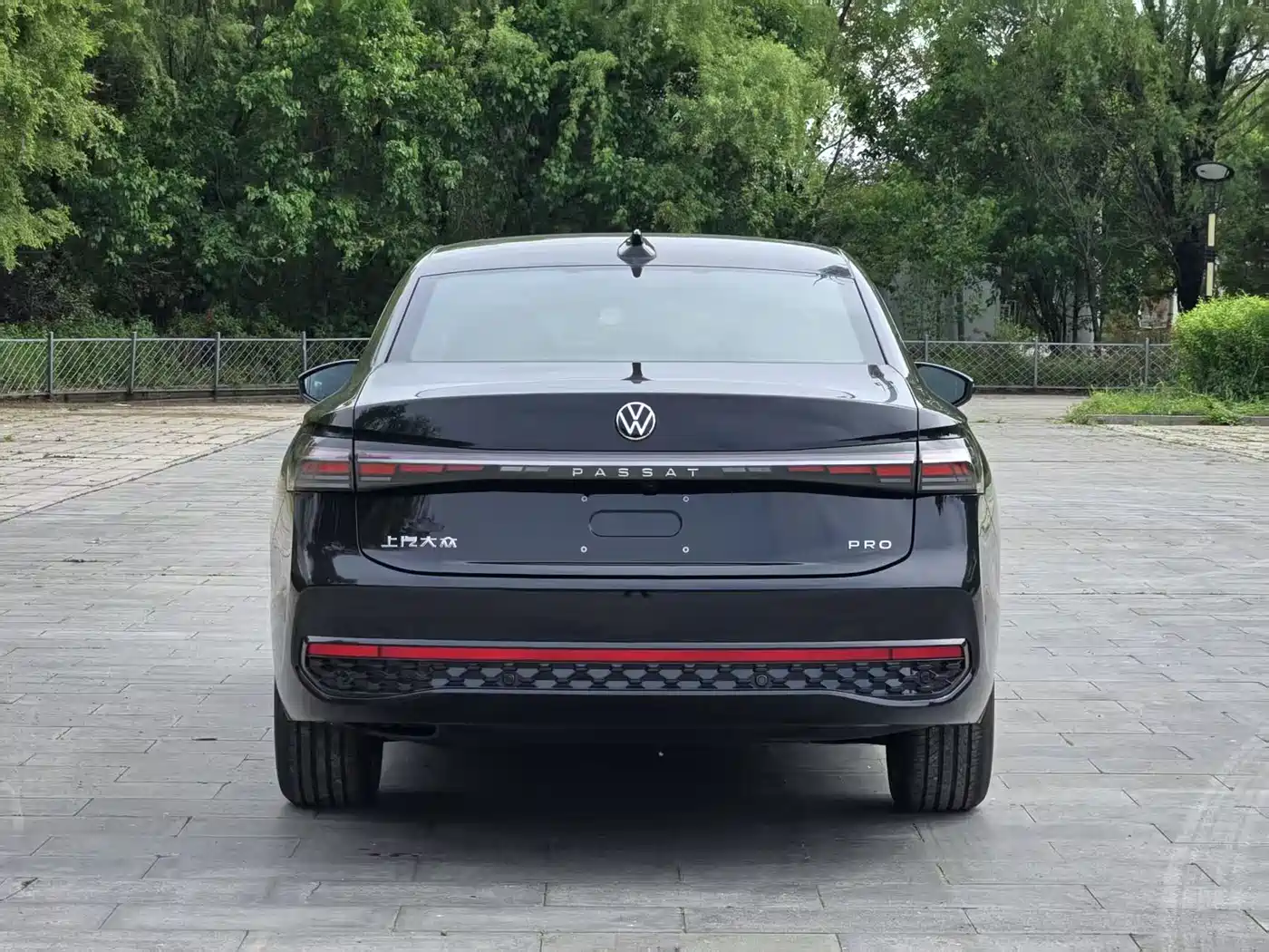 Volkswagen Passat 2026 Pro 380TSI Starlight Dragon Fortune Edition фото 4