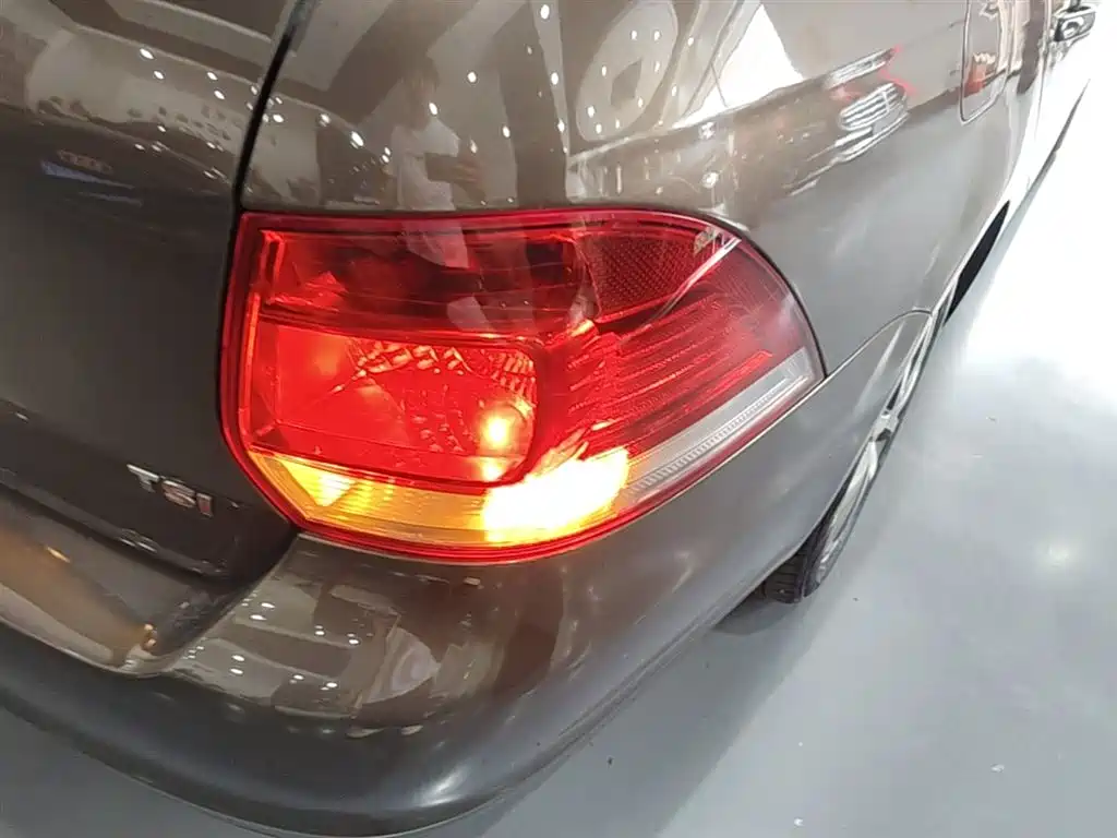 Volkswagen Golf (Import) 2011 Model 1.4TSI Luxury Touring фото 8