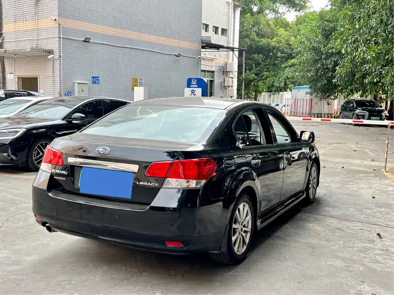 Subaru Legacy 2010 Model 2.5i Luxury Edition фото 5