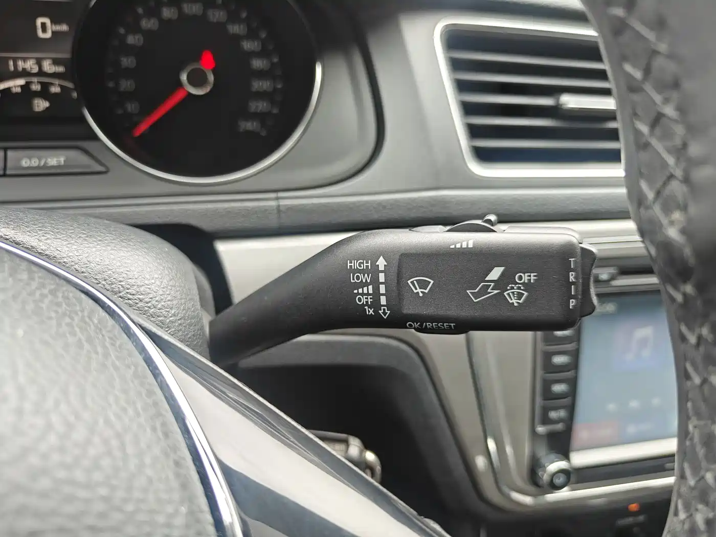 Volkswagen Lavida 2015 1.6L Automatic Comfort Edition фото 16