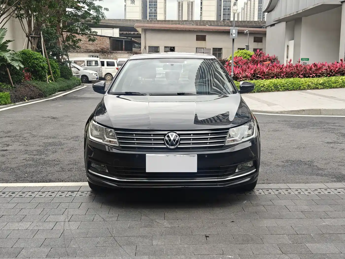 Volkswagen Lavida 2015 1.6L Automatic Comfort Edition фото 2