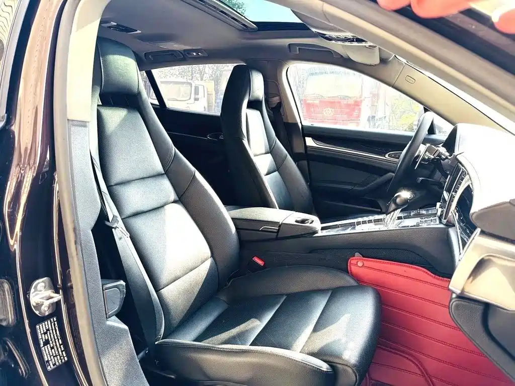 Фото 5 - Porsche Panamera