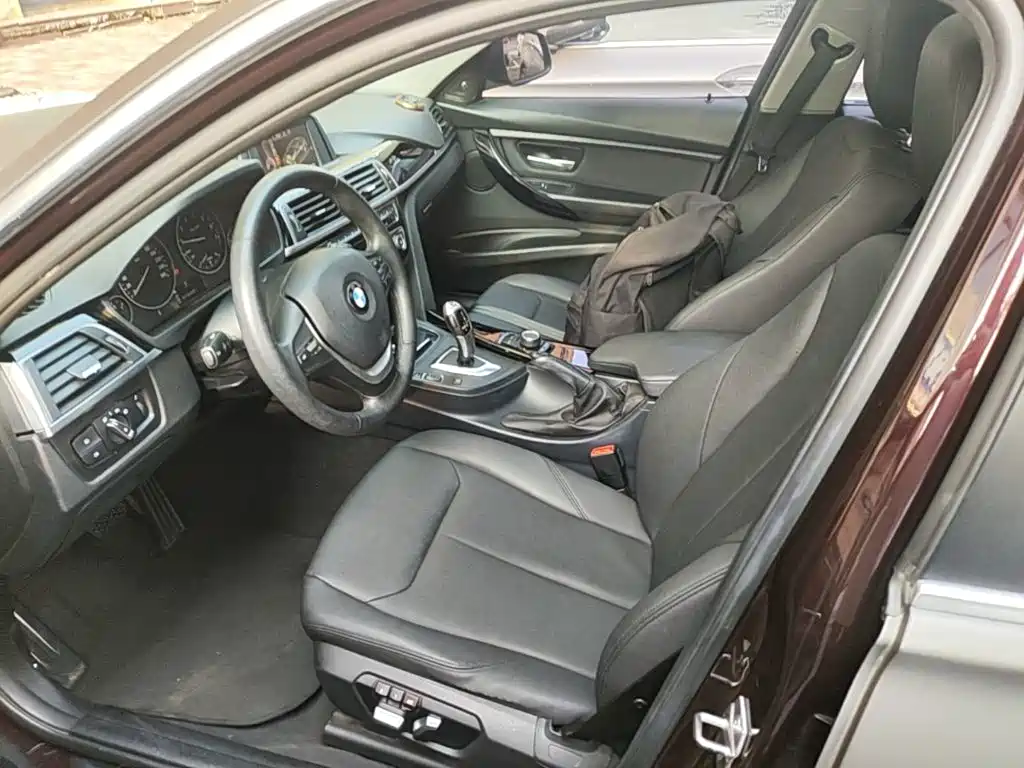 Photo 15 - BMW 3 Series