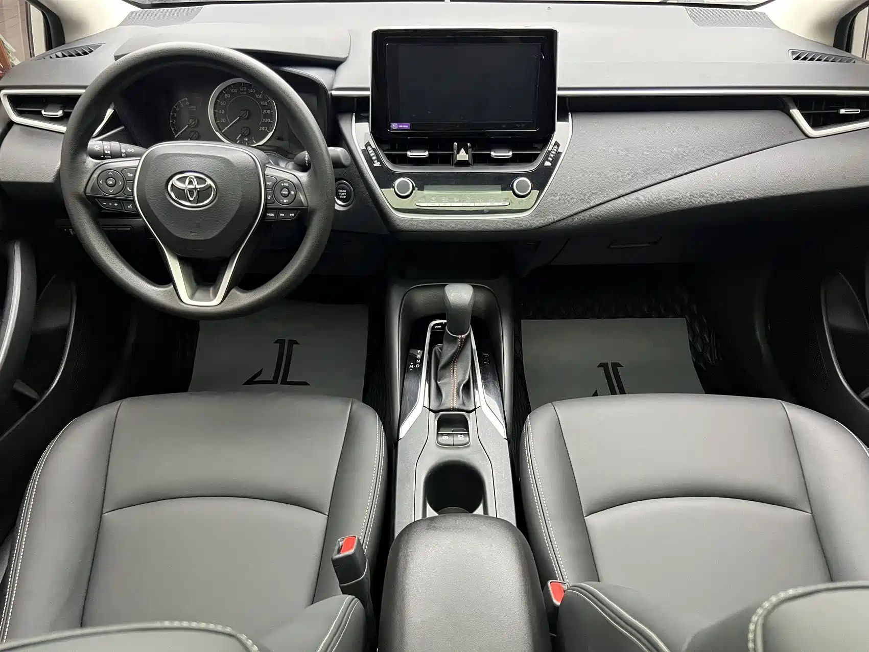 Фото 9 - Toyota Corolla