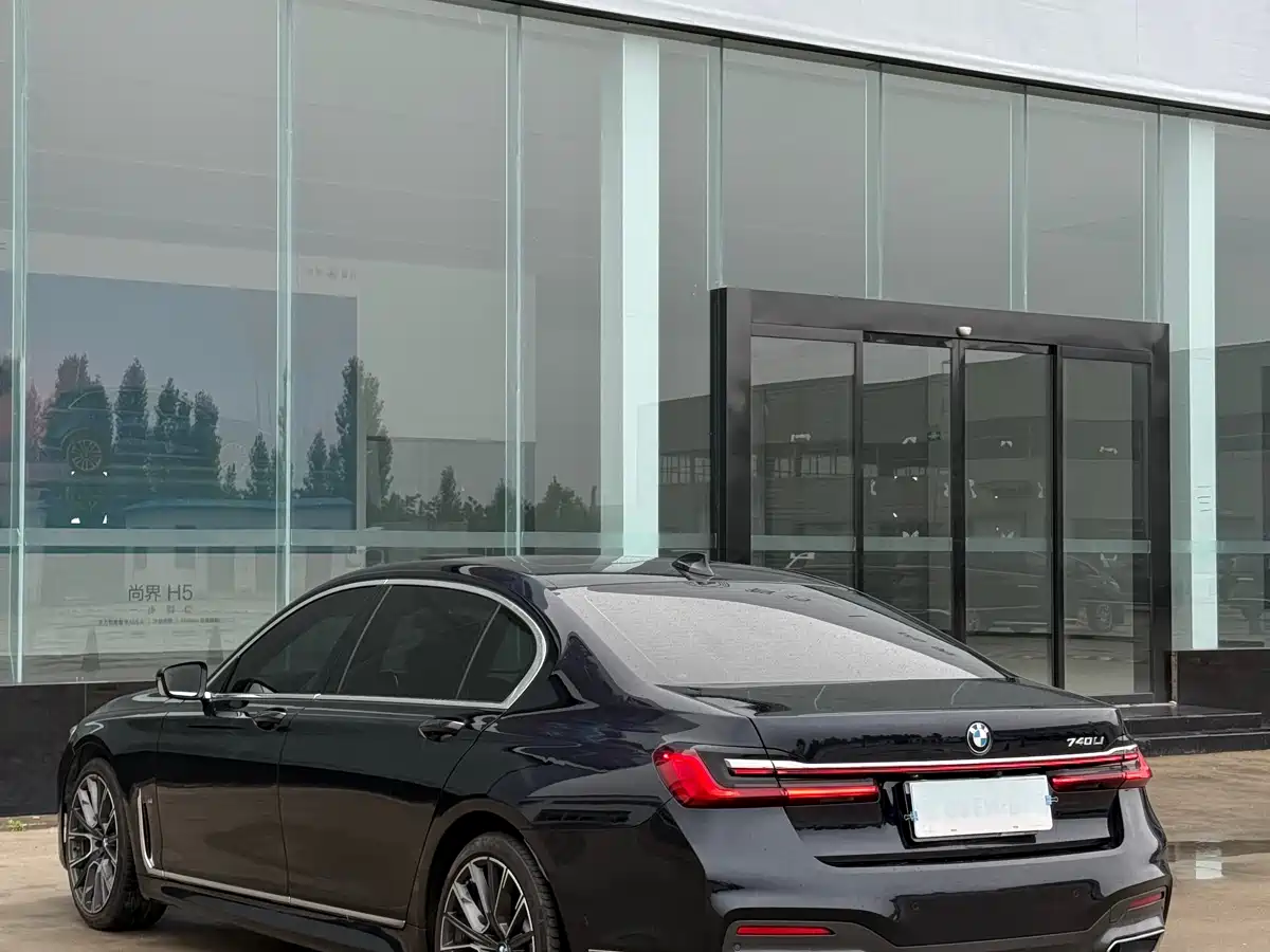 BMW 7-SERIES
