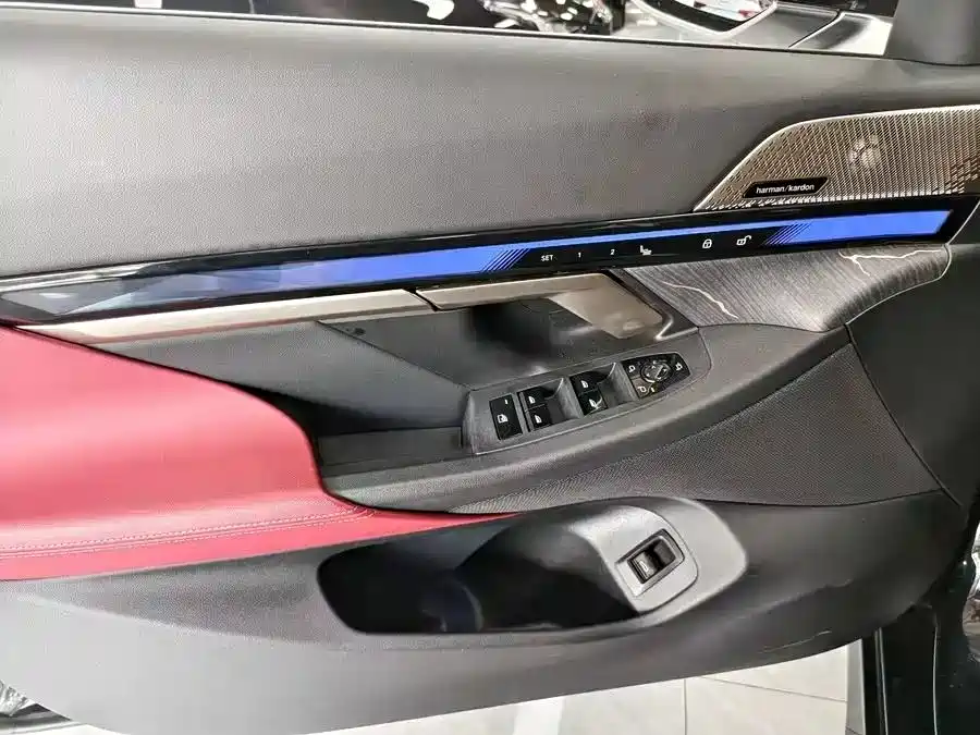 BMW 5 Series 2024 530Li Premium M Sport Package фото 5