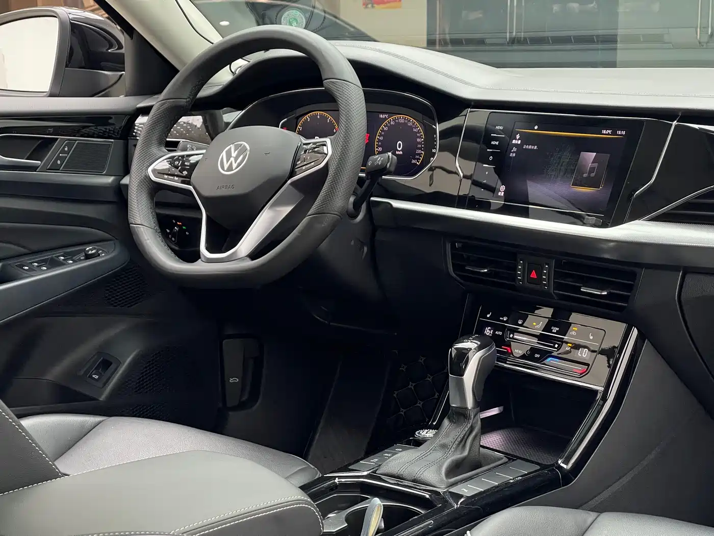 Volkswagen Passat 2023 330TSI Starlight Elite Edition фото 12