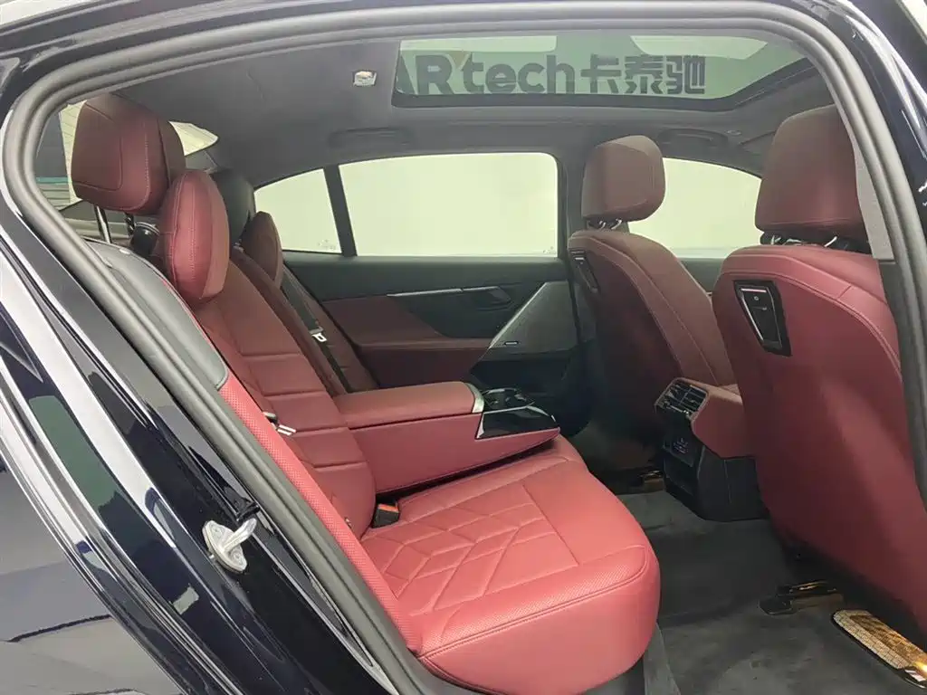 BMW 5 Series 2024 530Li Leading M Sport Package фото 22