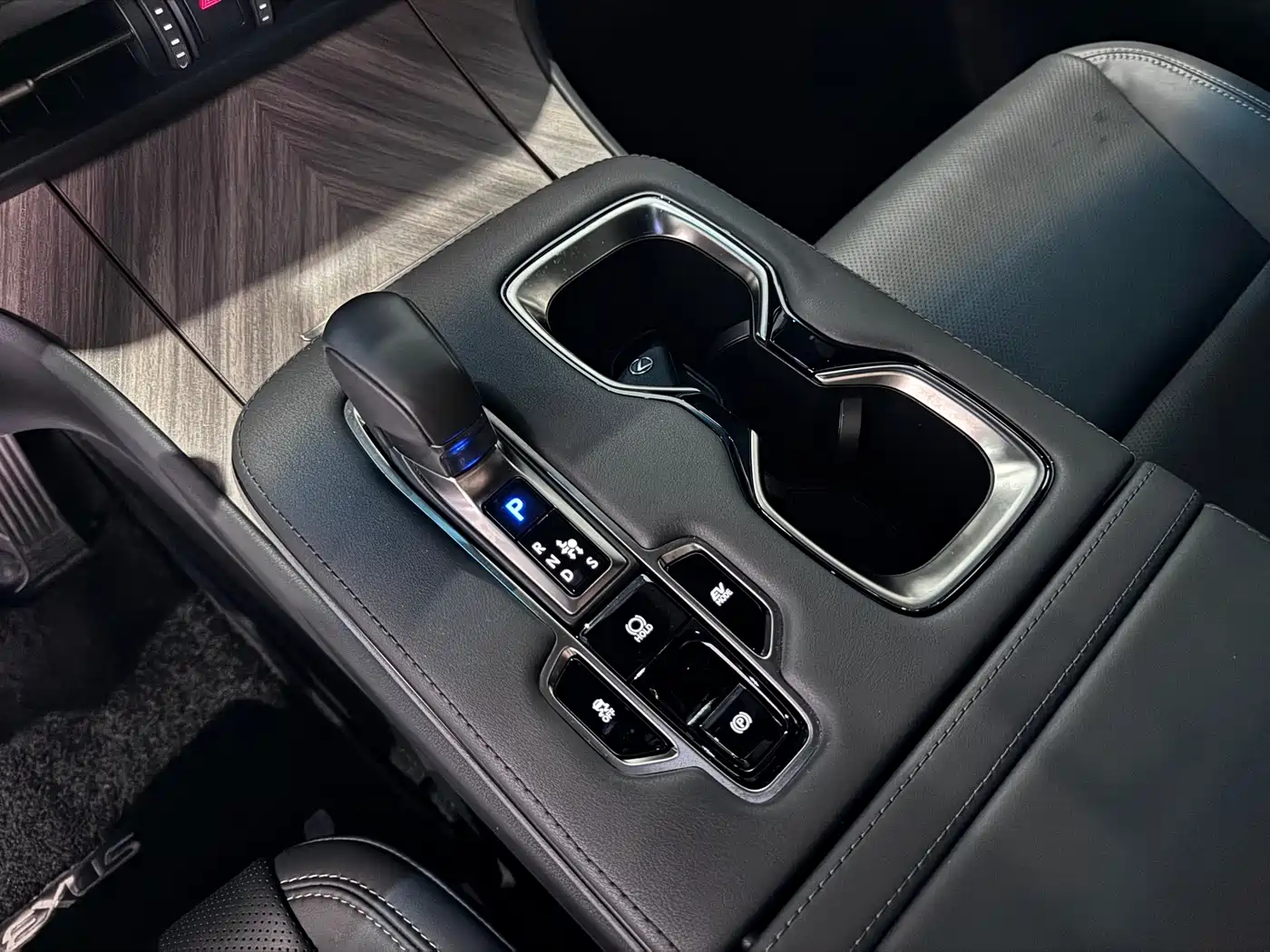 Lexus LM 2024 2023 350h 7-Seater Elegance Edition