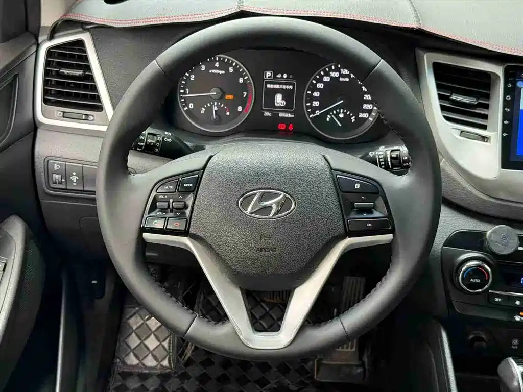 Hyundai Tucson 2015 1.6T Dual Clutch 2WD Smart фото 6
