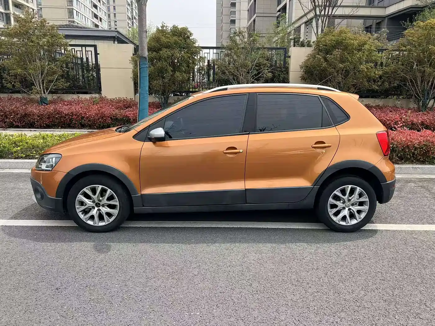 Volkswagen Polo 2016 1.6L Cross Polo Automatic фото 4