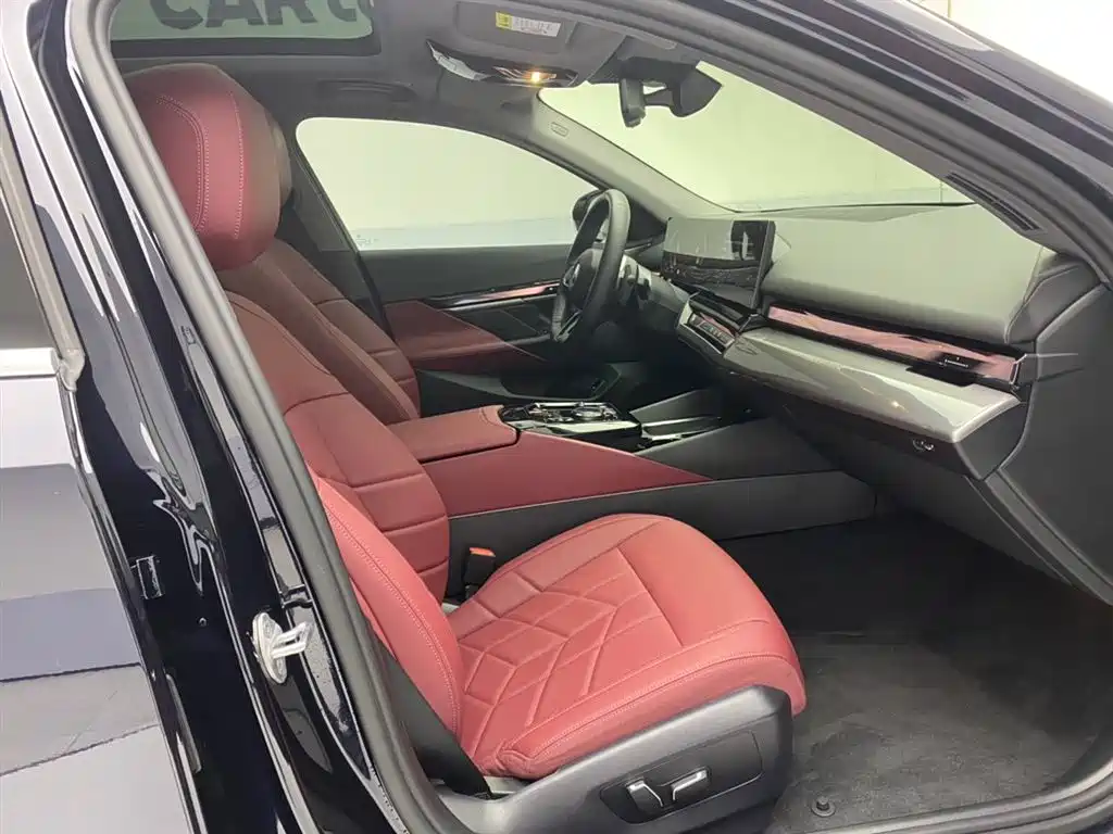 BMW 5 Series 2024 530Li Leading M Sport Package фото 18