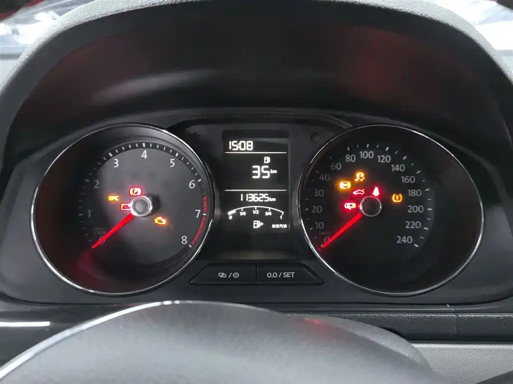 Volkswagen Lavida 2017 1.6L Manual Comfort Edition фото 15