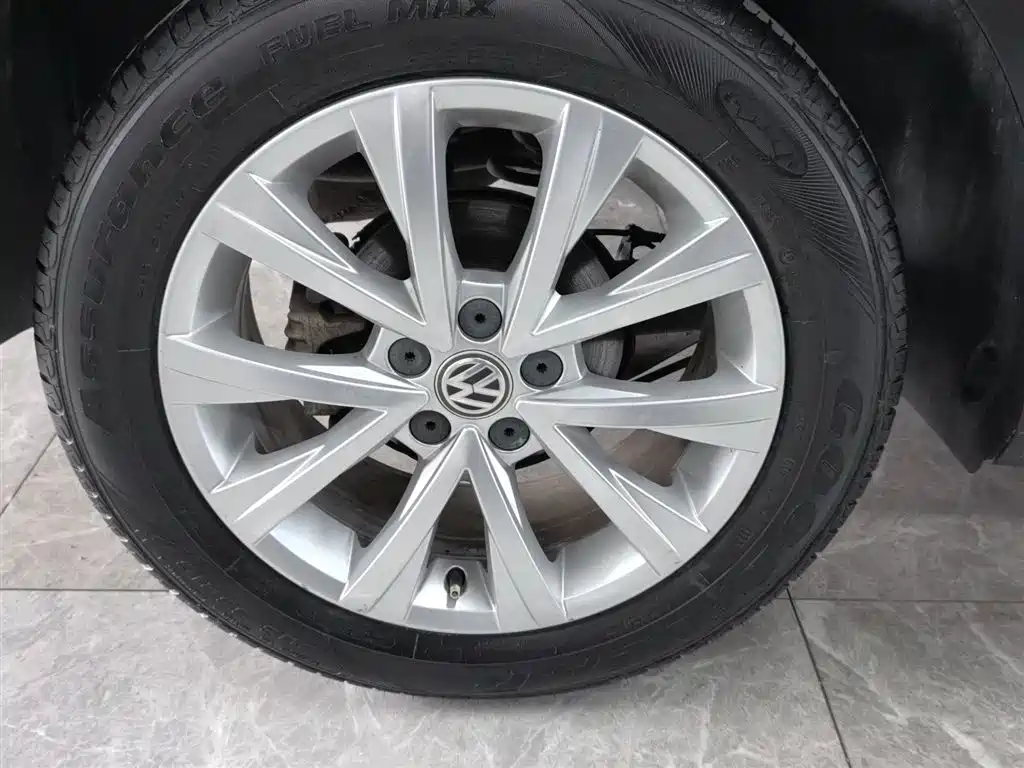 Volkswagen Lavida 2017 1.6L Manual Comfort Edition фото 25