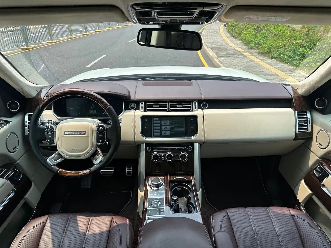 Land Rover Range Rover 2015 3.0 TDV6 Vogue фото 8