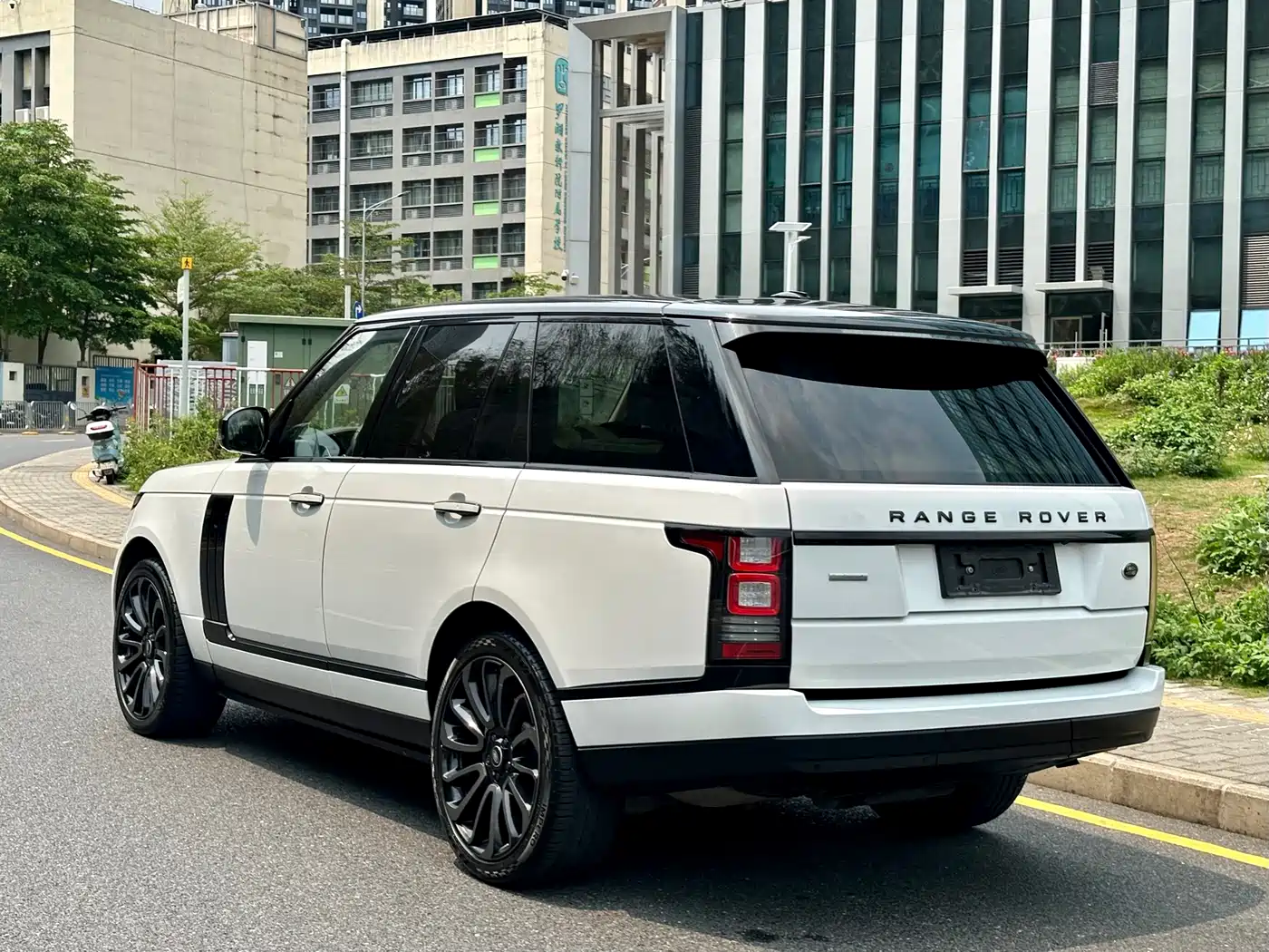 Land Rover Range Rover 2015 3.0 TDV6 Vogue фото 18
