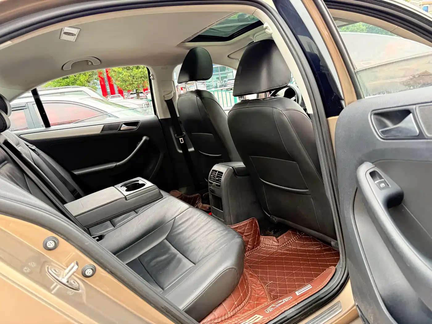 Volkswagen Sagitar 2014 Facelift 1.6L Automatic Comfort фото 10