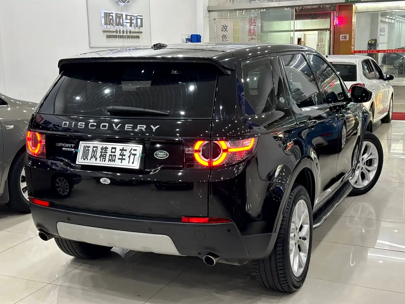 Land Rover Discovery Sport 2016 2.0T HSE фото 3