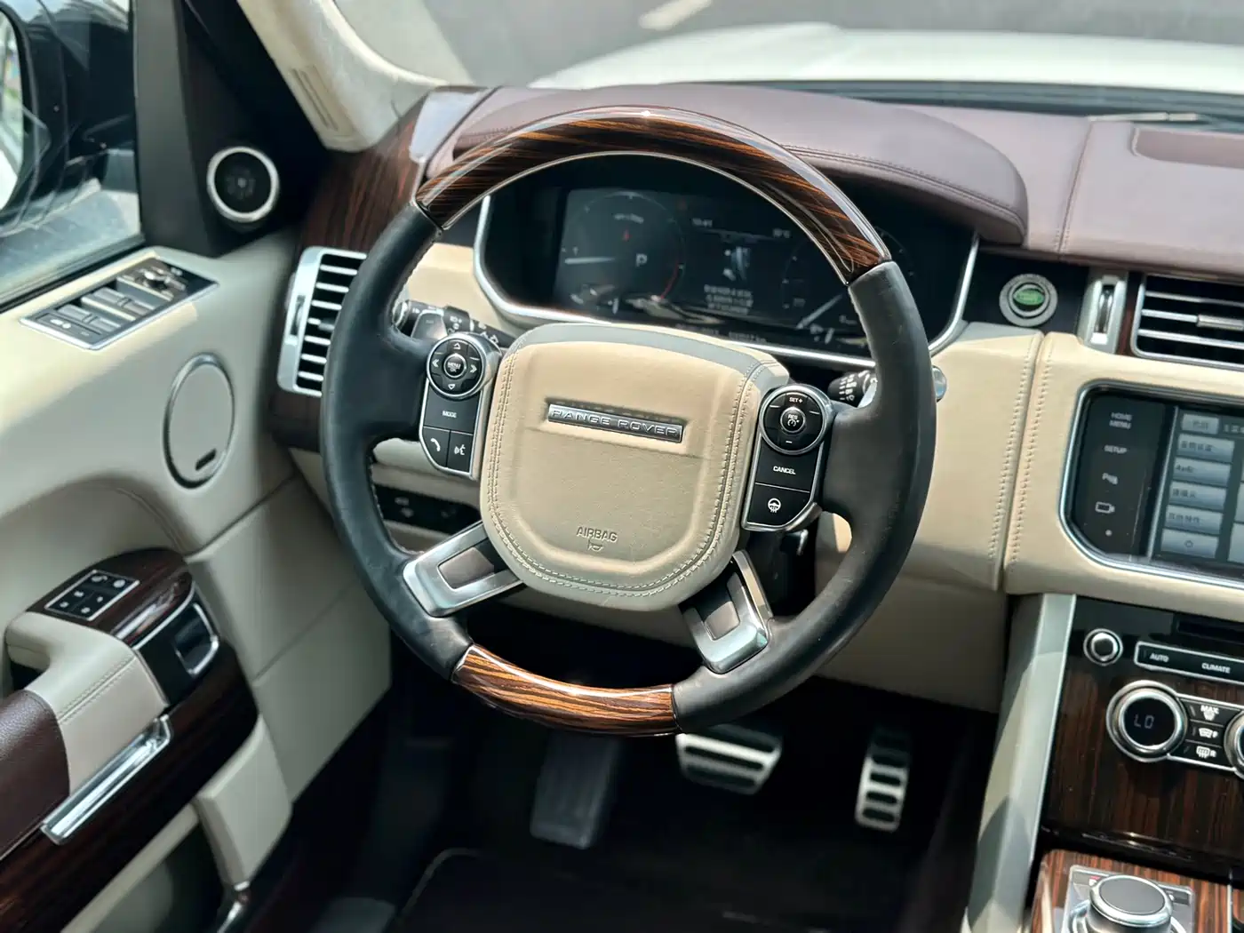 Land Rover Range Rover 2015 3.0 TDV6 Vogue фото 9