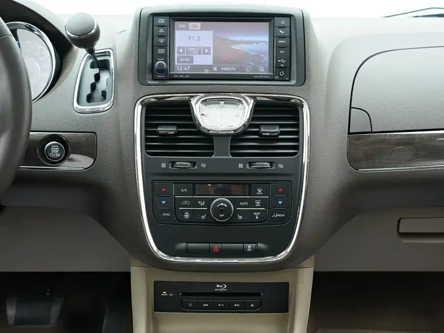 Chrysler Grand Voyager (Import) 2017 2013 3.6L Luxury Edition