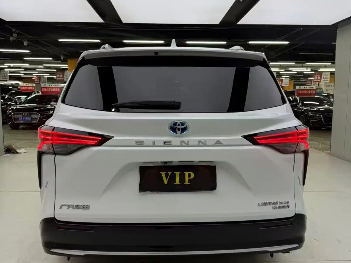 Toyota Sienna 2021 2.5L Hybrid Ultimate Edition фото 5