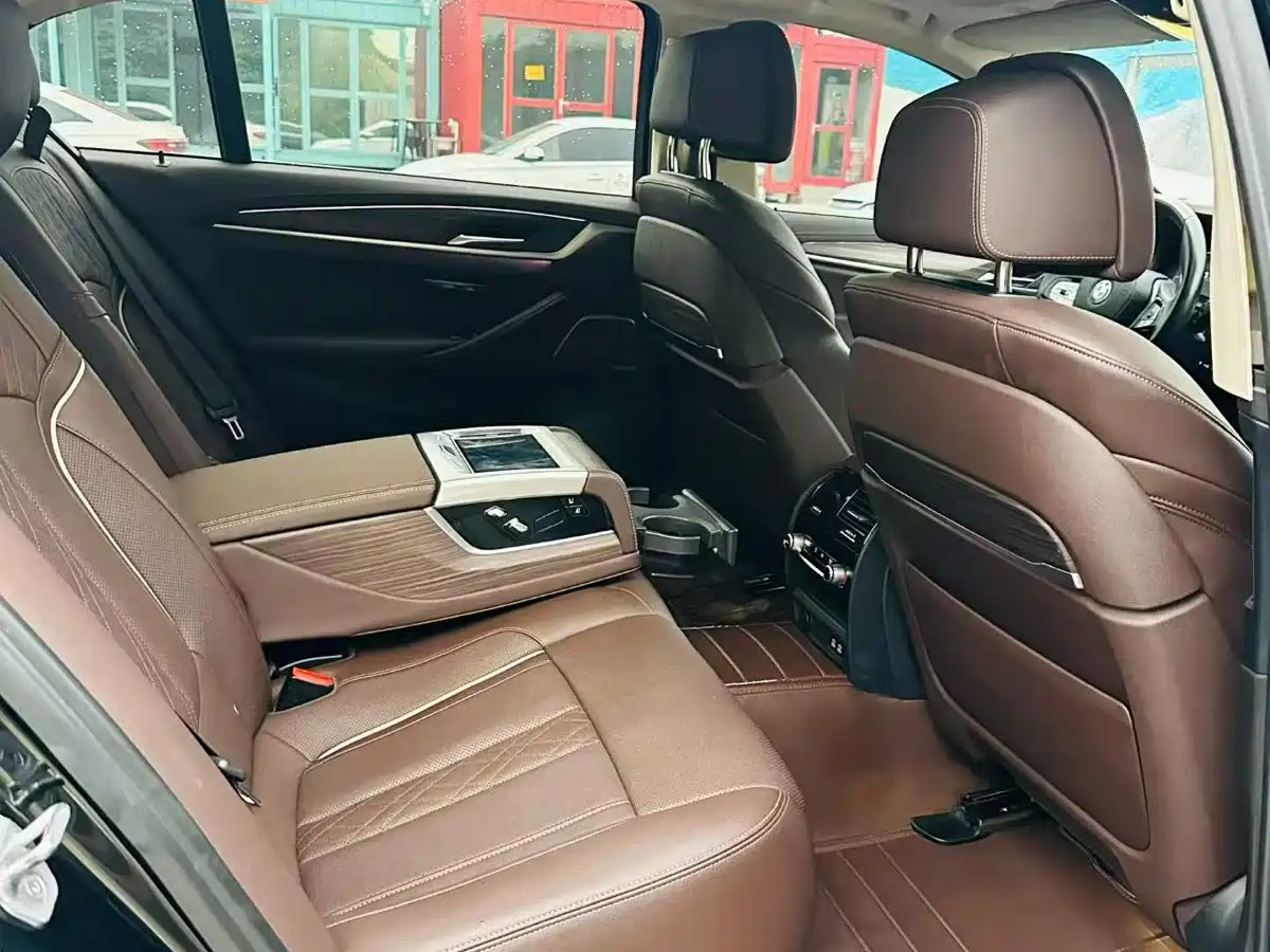 Photo 6 - BMW 5 Series