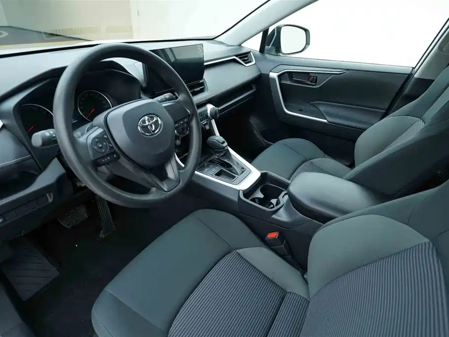 Toyota Wildlander 2023 2.0L CVT FWD LE фото 10