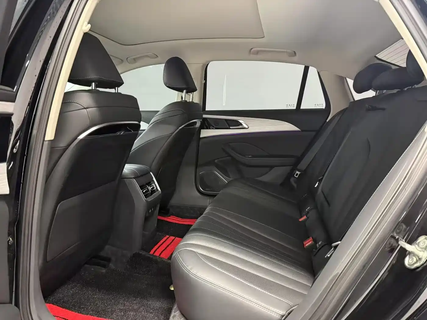 Hongqi H5 2025 1.5T DCT Flag Rhythm 500,000 Units Memorial Edition фото 6