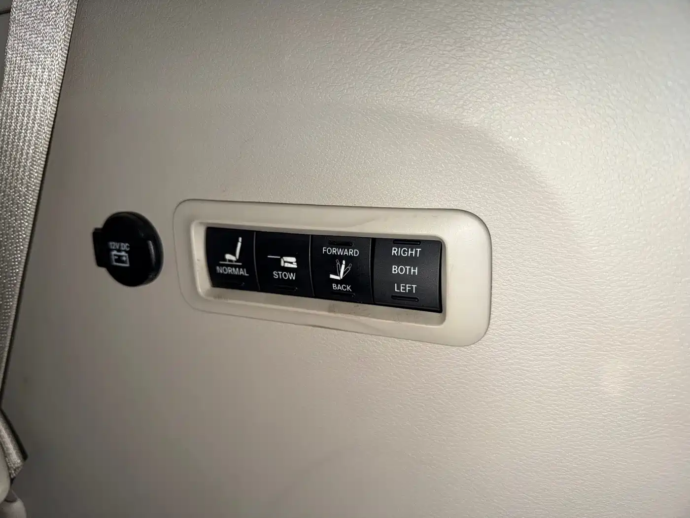 Chrysler Grand Voyager (Import) 2018 2017 3.6L Premium Edition