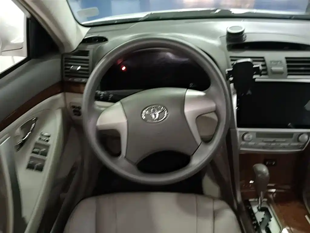 Toyota Camry 2013 200E Classic Elite Edition фото 11