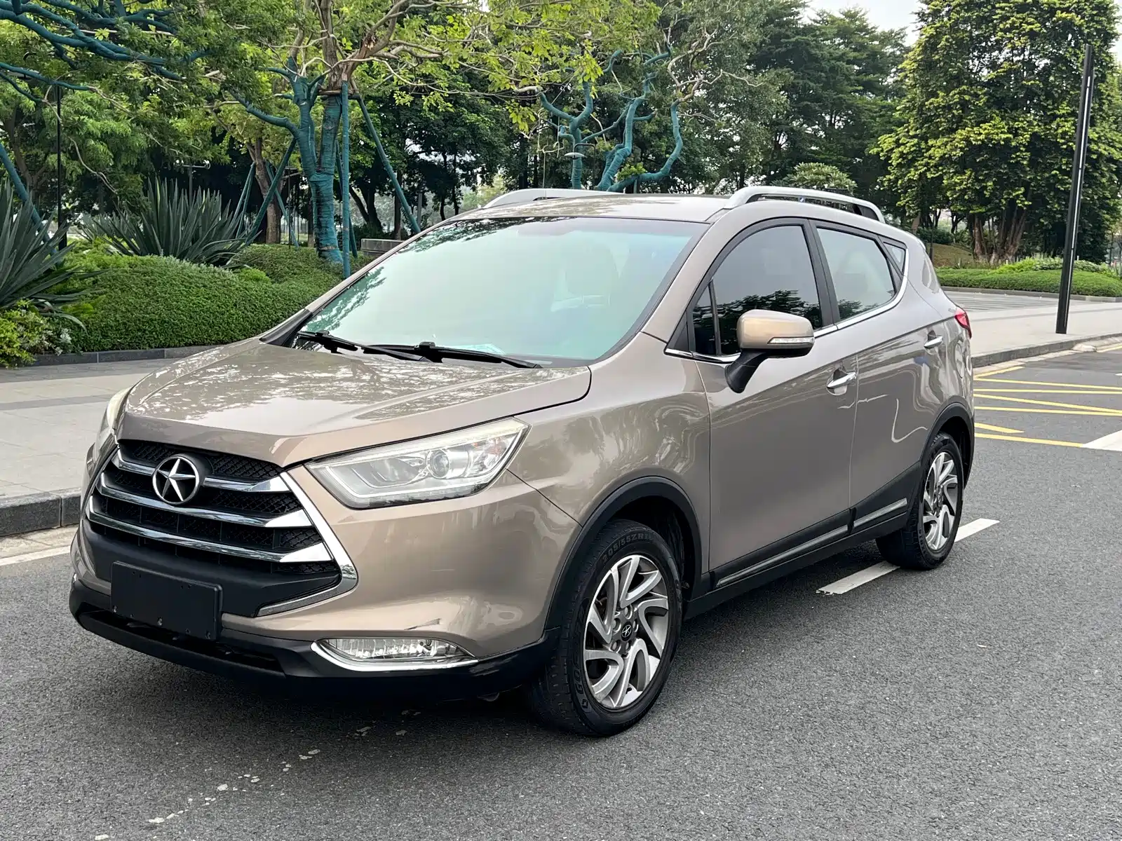 Фото 1 - JAC Refine S3