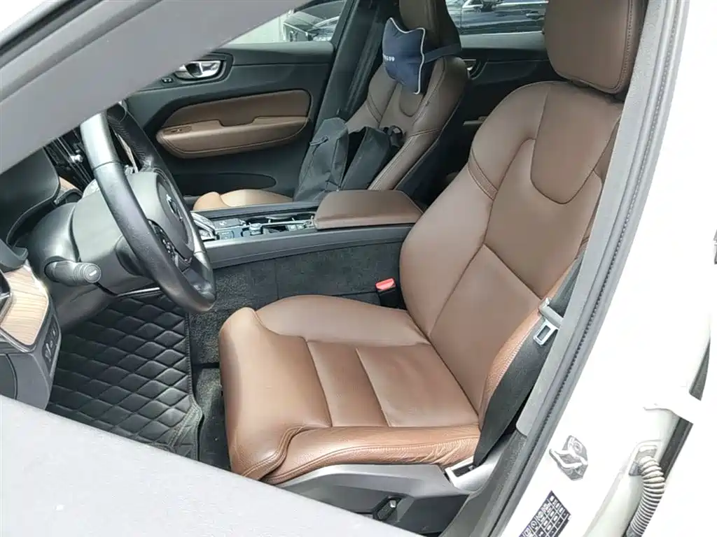 VOLVO XC60 PLUG-IN HYBRID