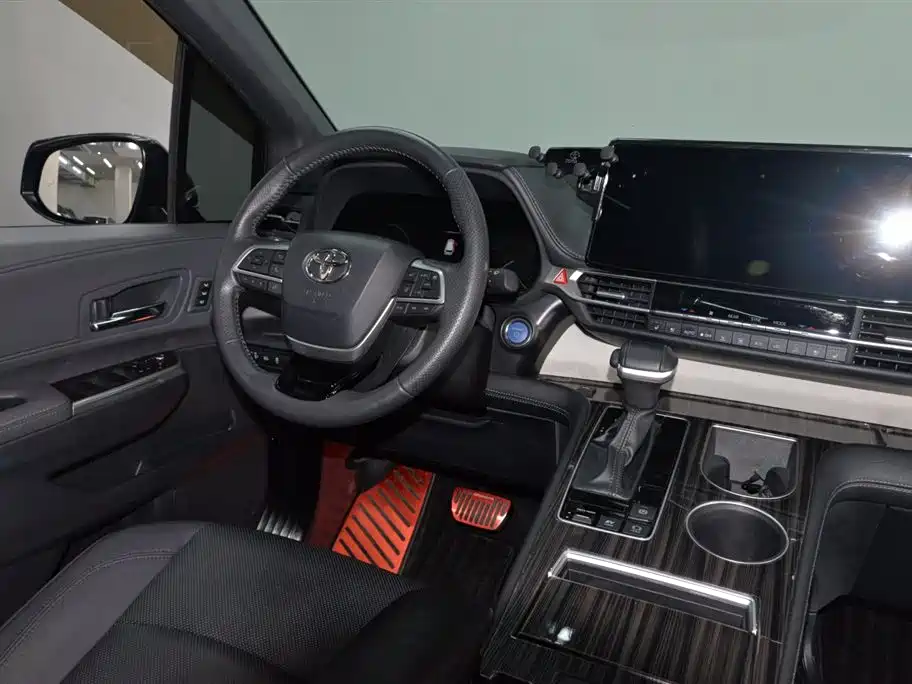 Toyota Granvia 2023 2.5L Hybrid VIP Edition фото 8