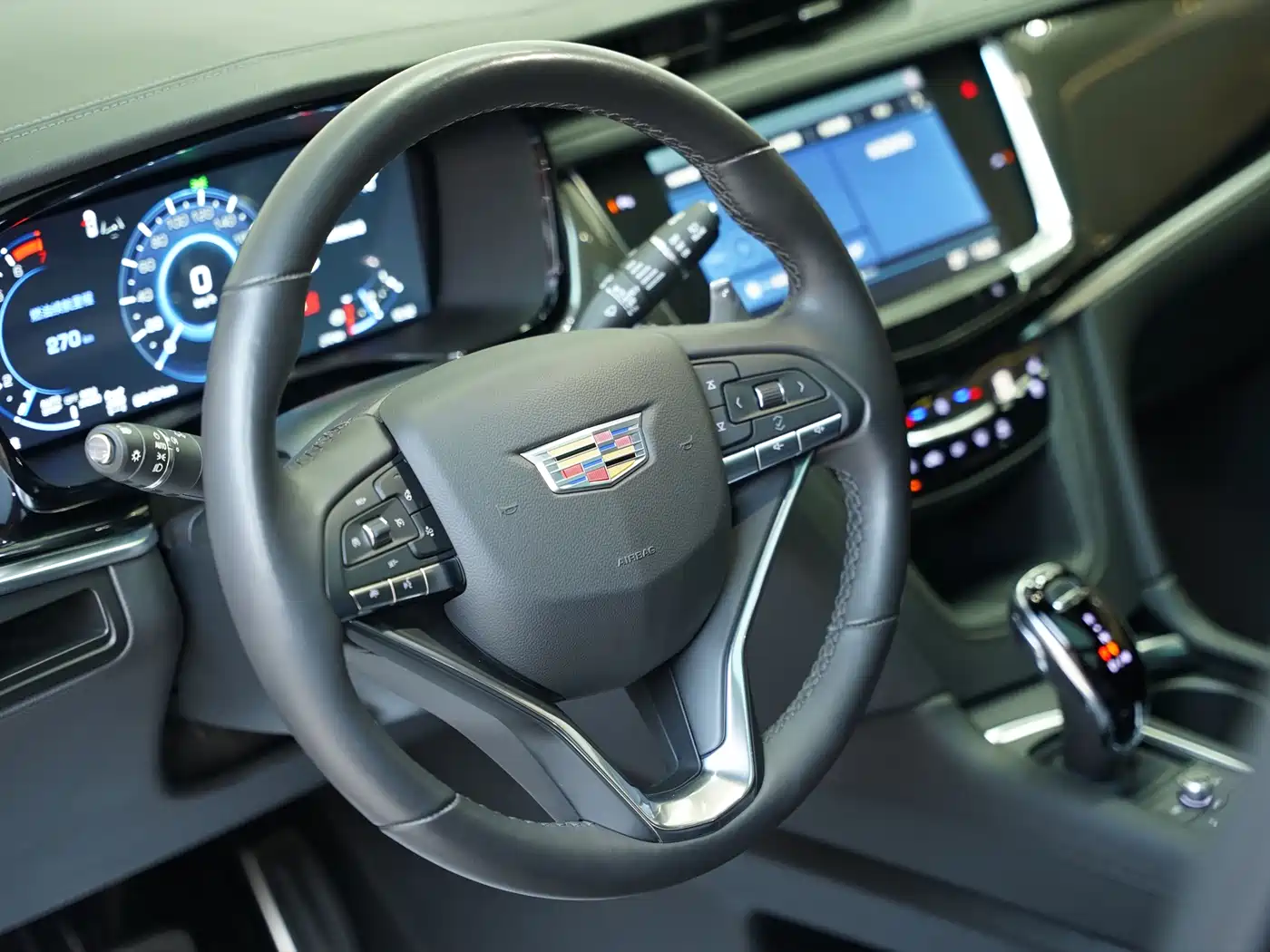 CADILLAC XT6