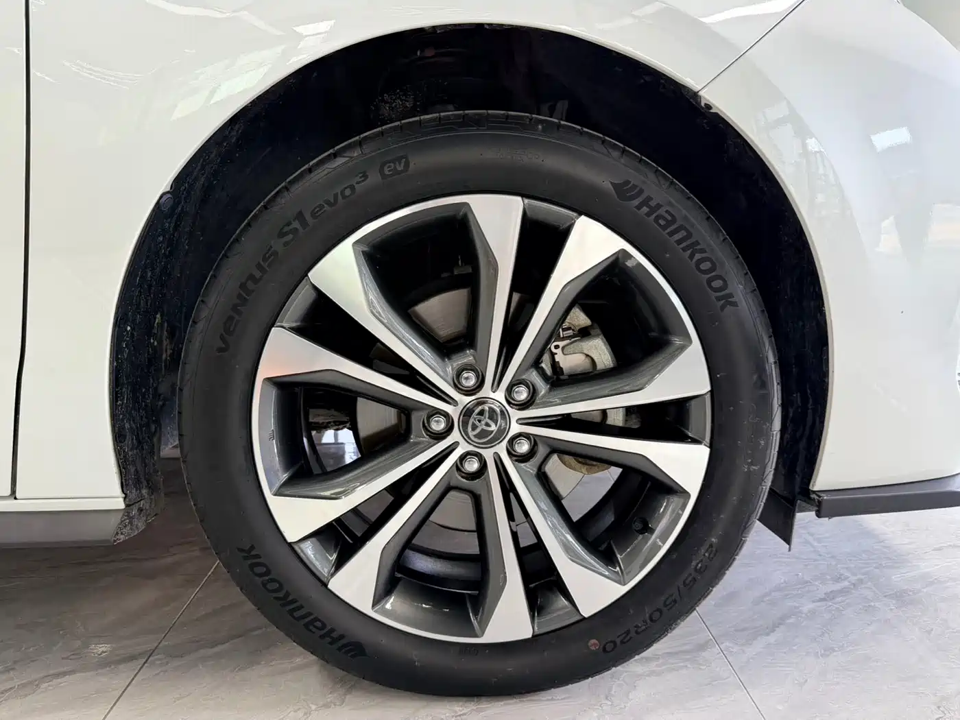 Toyota Granvia 2023 2.5L Hybrid Prestige PLUS Edition фото 18