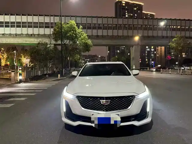 Cadillac CT5 28T, Люкс