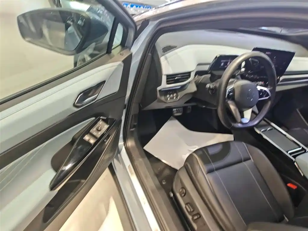 Volkswagen ID.4 X 2022 Pure Long Range Edition фото 16