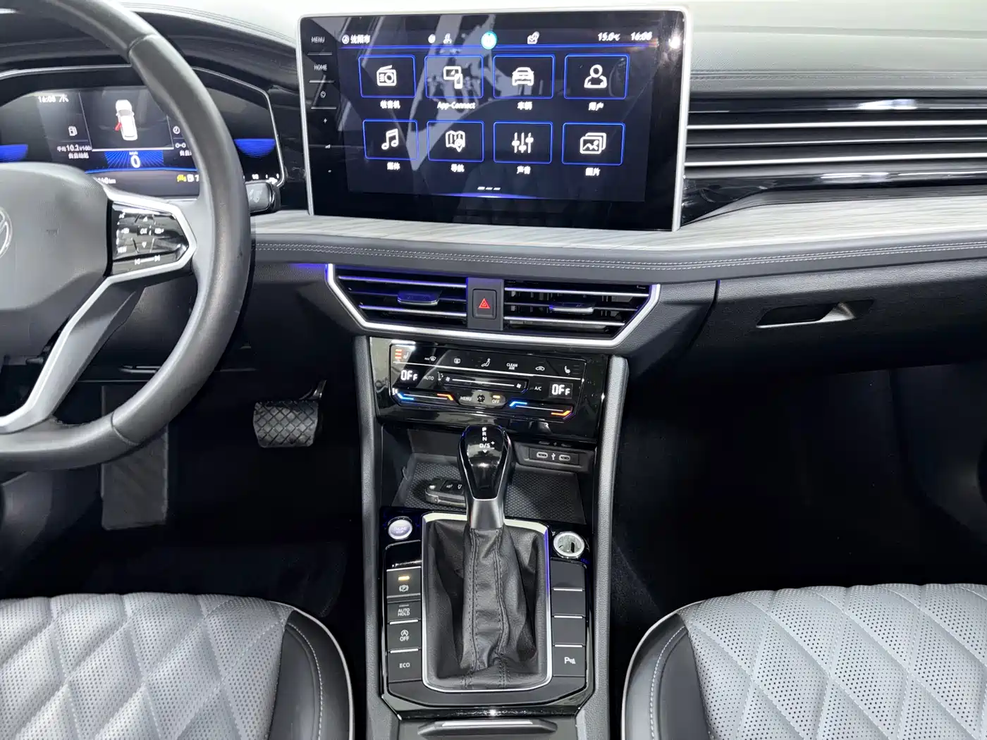 Volkswagen Sagitar 2023 Model Year 280TSI DSG Surpass Edition фото 12