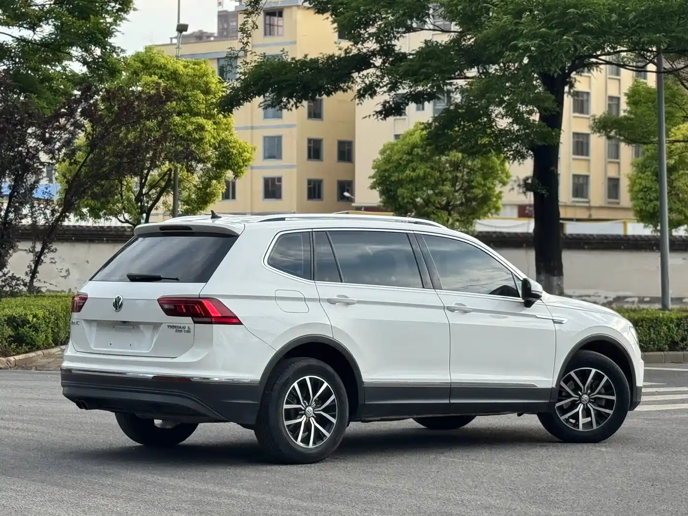 Volkswagen Tiguan L 2018 Facelift 330TSI Automatic 2WD Luxury Edition фото 4