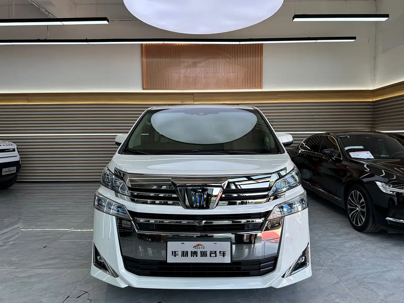 Toyota Vellfire 2021 Crown Hybrid 2.5L HV Premium Edition фото 2