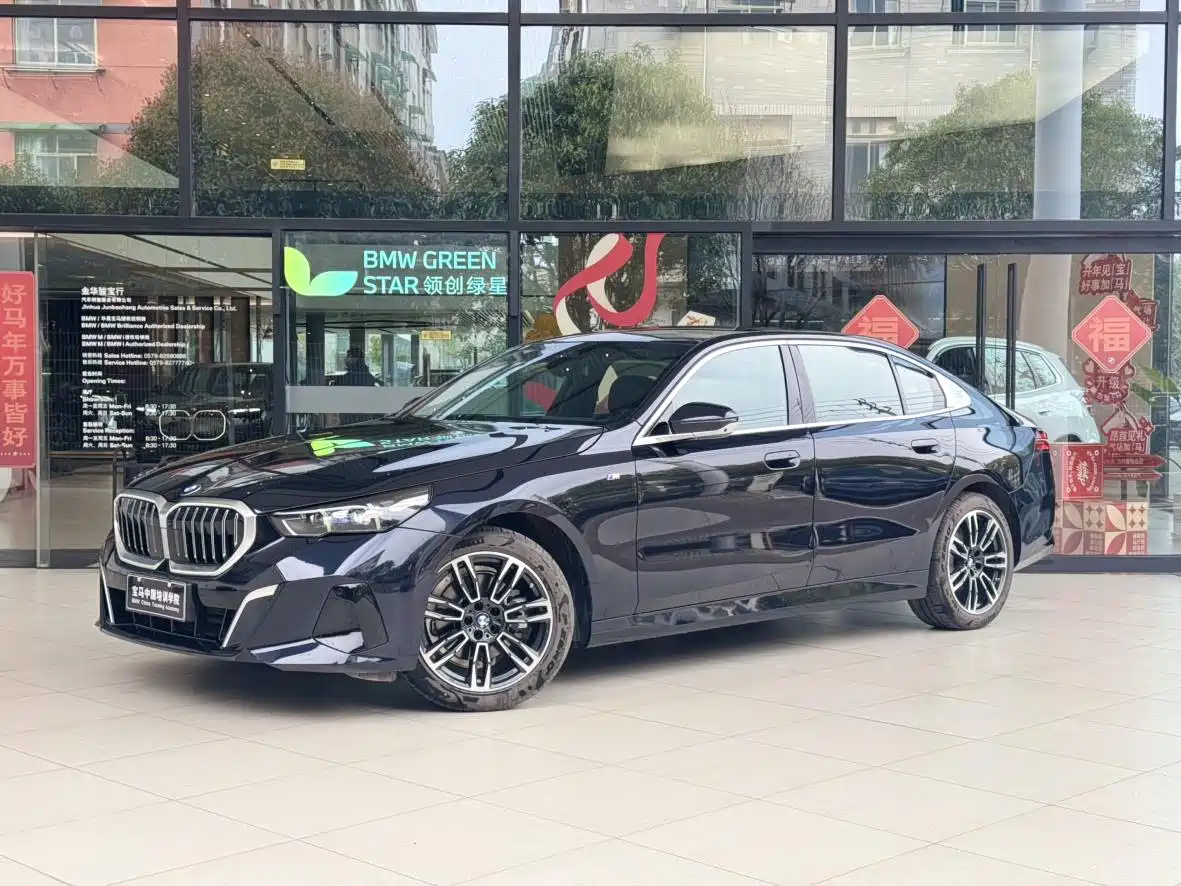 BMW 5 Series 2024 525Li M Sport Package