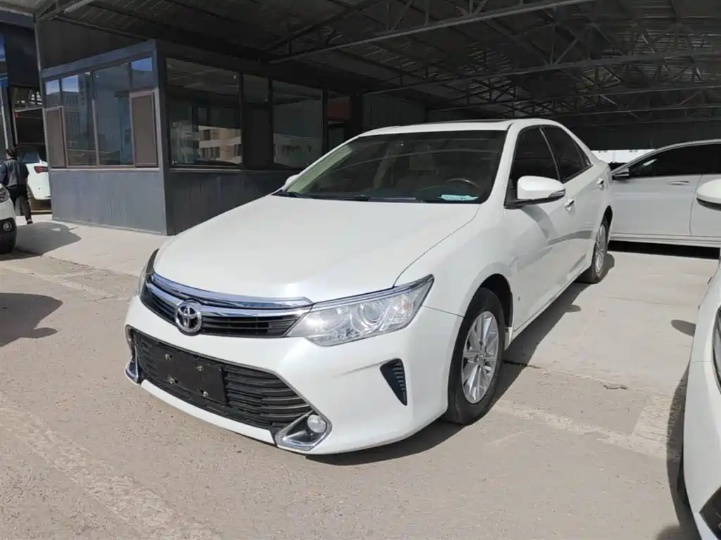 Toyota Camry 2016 2.0G 10th Anniversary Leading Edition