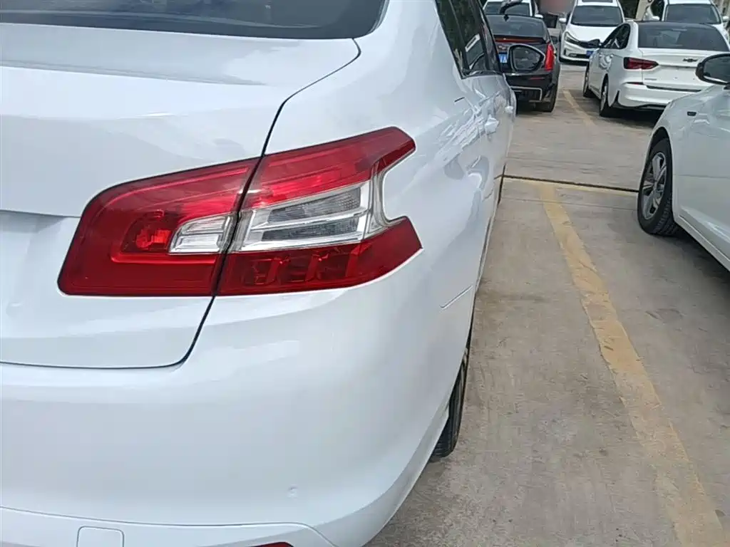 Peugeot 408 2014 1.8L Automatic Luxury Edition фото 8